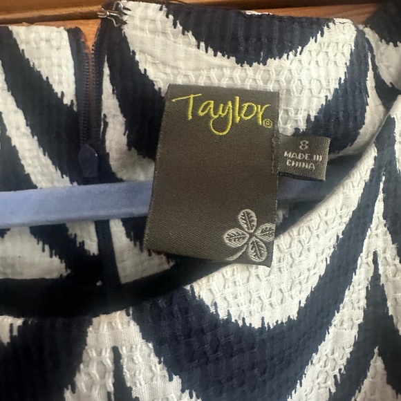 Taylor-sz8 black and white dress with pockets - Picture 6 of 8